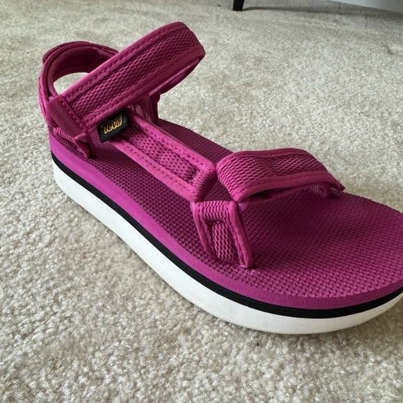 TEVA fuchsia flatform sandals size 8 - Picture 2 of 7